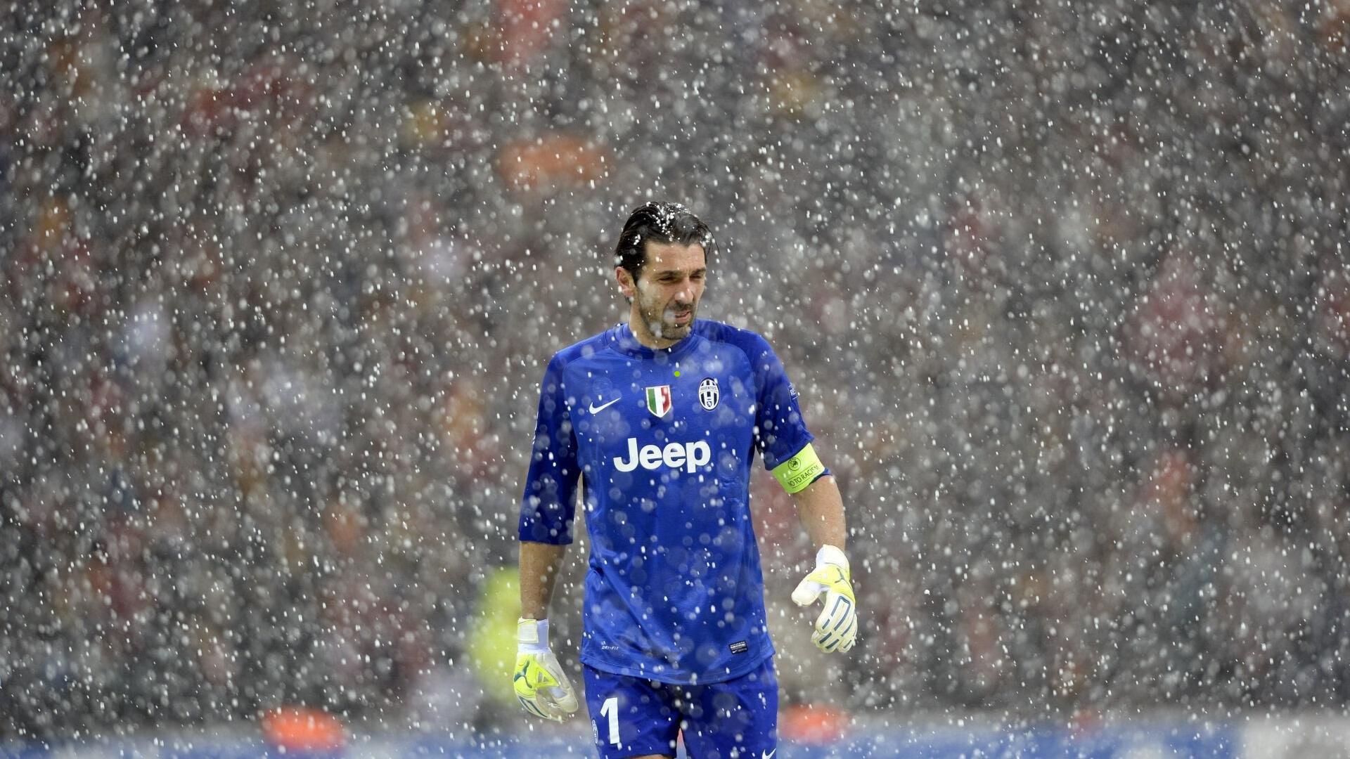 布里斯托尔城主场迎战莱切斯特城，往昔荣耀与当下雄心的绿茵交锋