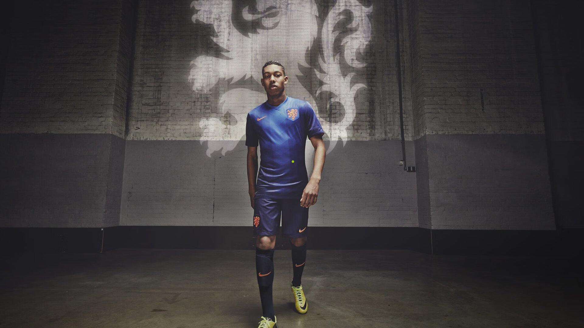 卢琳被誉广东足球丰碑人物 俱乐部总经理承诺永铭贡献